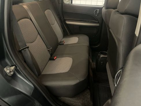 Used 2011 Chevrolet HHR LS image 16