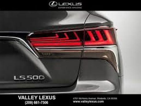 Used 2018 Lexus LS 500 w/ Interior Upgrade Package RWD image 8