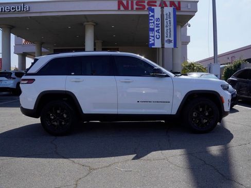Used 2022 Jeep Grand Cherokee Limited AWD/4WD image 3