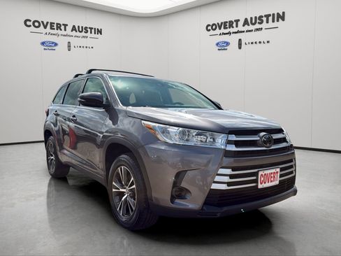 Used 2018 Toyota Highlander LE image 7