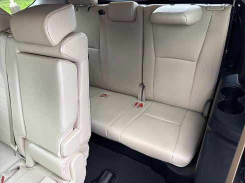 Used 2022 Toyota Highlander XLE FWD image 15