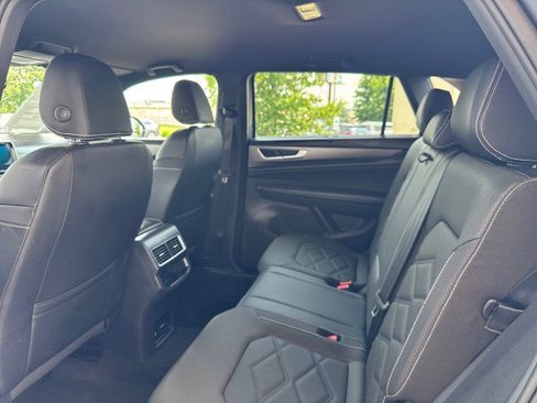 Used 2025 Volkswagen Atlas Cross Sport SE FWD image 7