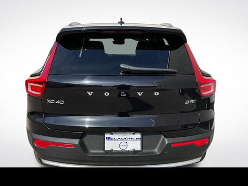 Certified 2023 Volvo XC40 B5 Plus w/ Driver Assist Package AWD/4WD image 12