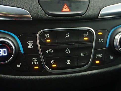 Used 2020 Chevrolet Equinox LT image 33