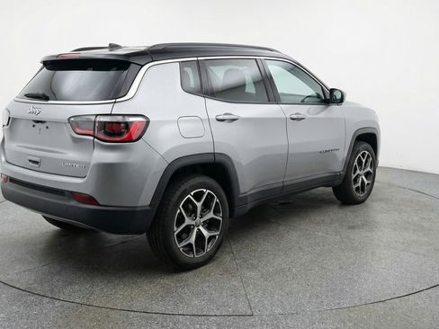 Used 2025 Jeep Compass Limited image 9