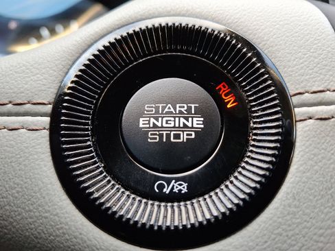 Certified 2022 Jeep Compass Limited w/ Sun and Sound Group image 23