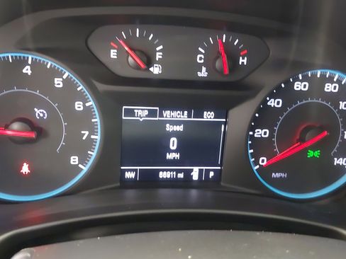 Used 2018 Chevrolet Equinox LT FWD image 18
