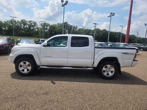 Used 2015 Toyota Tacoma 4x4 Double Cab w/ TRD Sport Package image 6