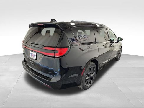 New 2026 Chrysler Pacifica Select w/ S Appearance Package AWD/4WD image 4