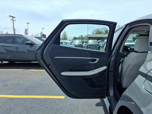 Used 2023 Hyundai Sonata SEL w/ Preferred Accessory Package FWD image 10