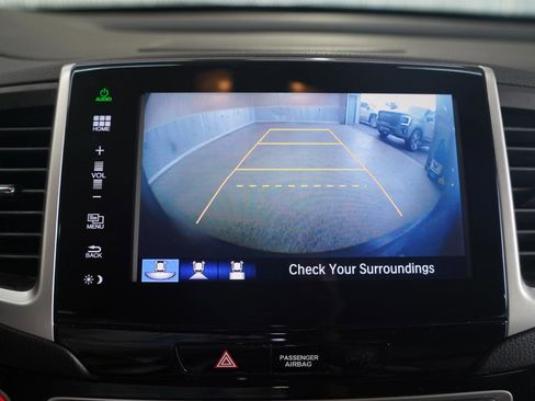 Used 2016 Honda Pilot Touring image 19