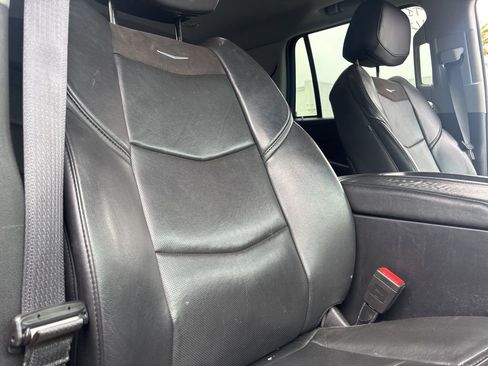 Used 2018 Cadillac Escalade Premium Luxury image 31
