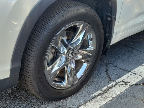 Certified 2018 Toyota Highlander Limited Platinum AWD/4WD image 4