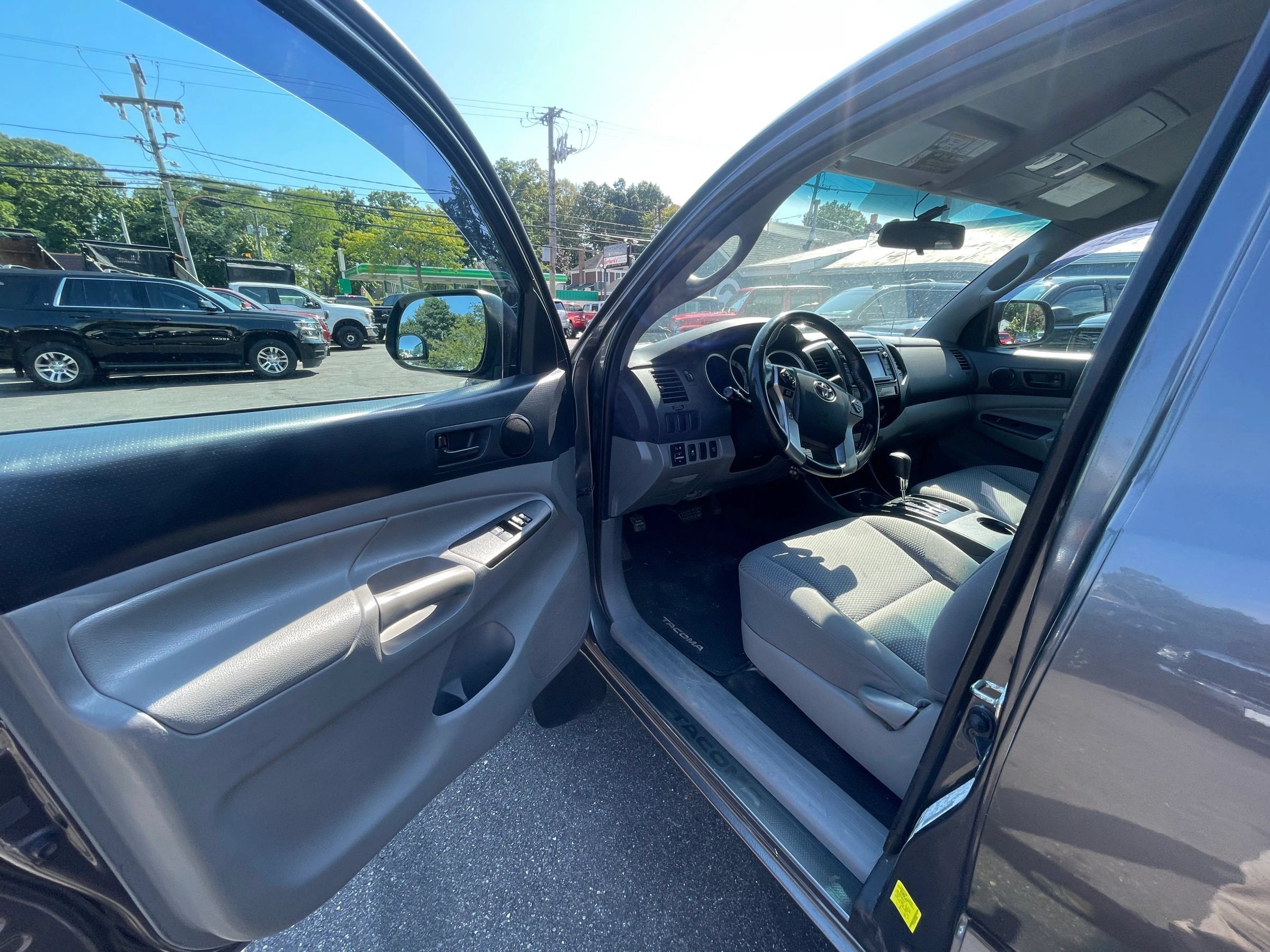 Used 2015 Toyota Tacoma 4x4 Access Cab w/ Convenience Package image 10