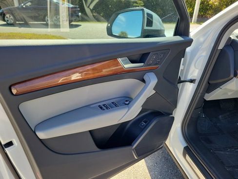 Used 2023 Audi Q5 2.0T Premium w/ Convenience Package image 19