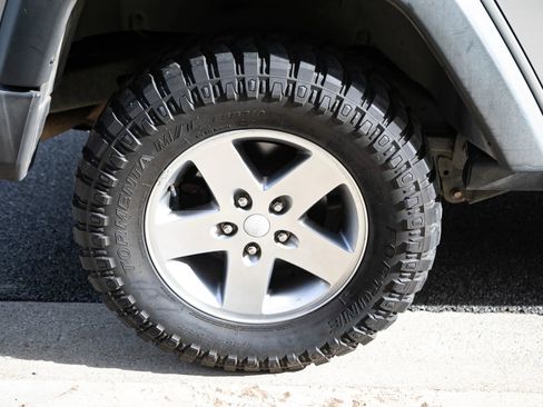 Used 2012 Jeep Wrangler Unlimited Rubicon w/ Connectivity Group image 13