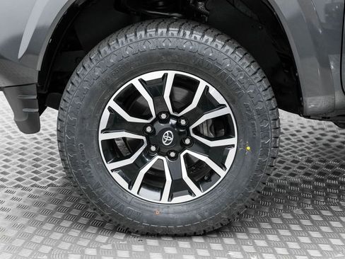 Used 2021 Toyota Tacoma TRD Sport w/ Technology Package image 38