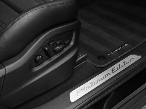 Used 2023 Porsche Cayenne Platinum Edition image 19