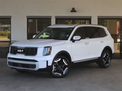 Used 2024 Kia Telluride S w/ S Sunroof Package