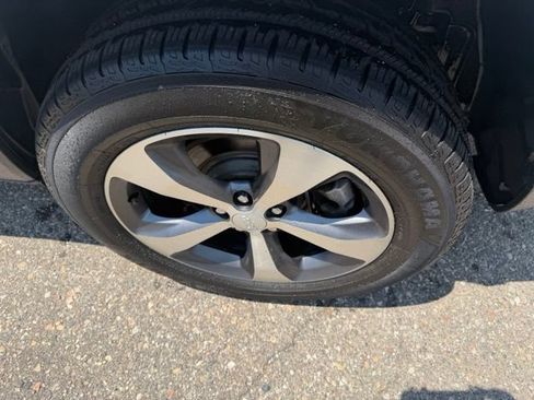 Used 2020 Jeep Cherokee Limited AWD/4WD image 10