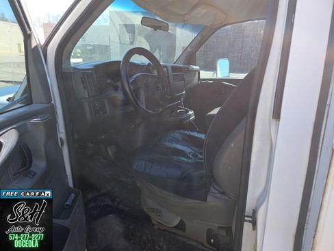 Used 2004 Chevrolet Express 3500 RWD image 4