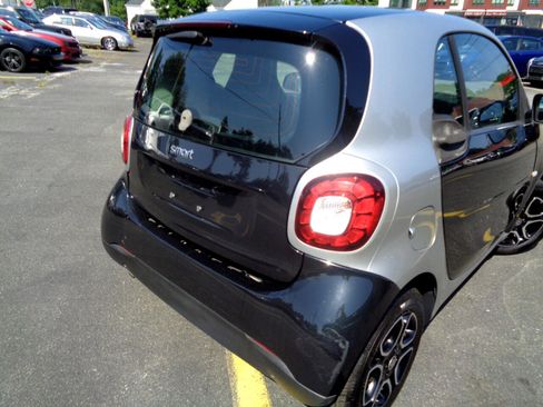 Used 2016 smart fortwo passion image 22