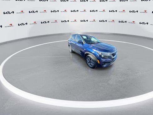 Certified 2023 Kia Seltos EX image 2