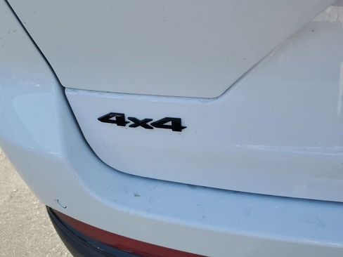 New 2025 Jeep Grand Cherokee Altitude image 9