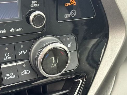 Used 2022 Toyota Highlander XLE image 24