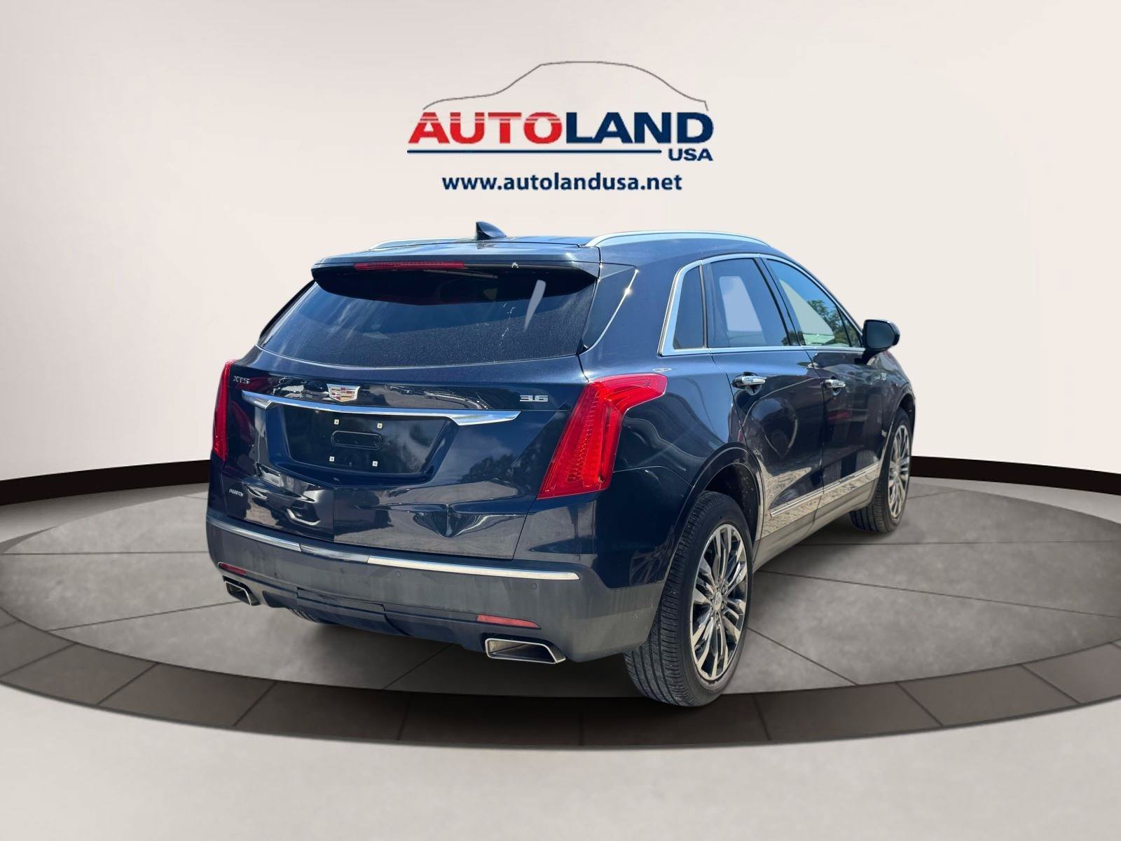 Used 2017 Cadillac XT5 Premium Luxury w/ LPO, Wheel Lock Package AWD/4WD image 3