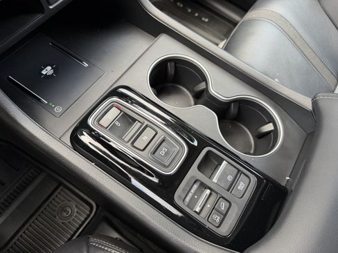Used 2025 Honda Pilot Touring image 15