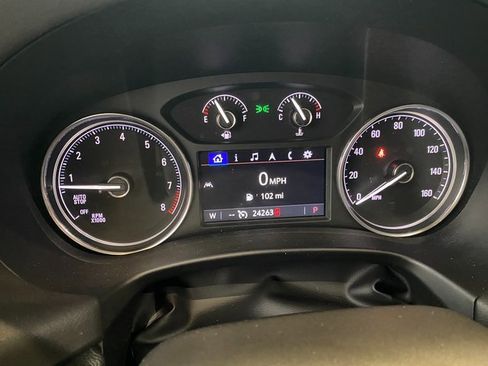 Used 2024 Buick Enclave Essence image 17