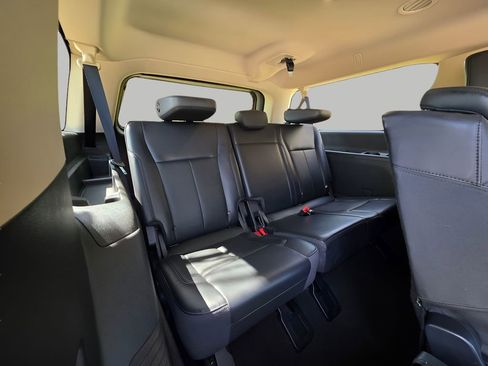 Used 2024 Ford Expedition Max XLT image 11