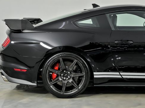 Used 2020 Ford Mustang Shelby GT500 w/ Carbon Fiber Track Pack image 13