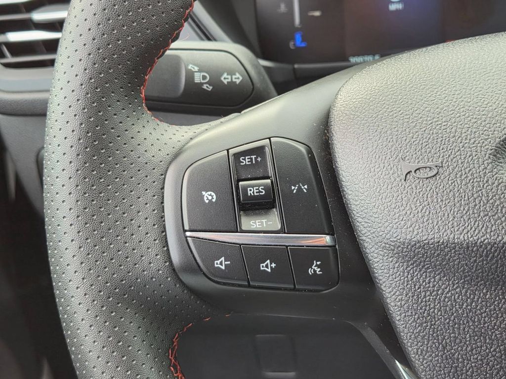 Used 2025 Ford Escape ST-Line AWD/4WD image 18