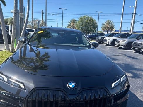 Used 2024 BMW 740i w/ Premium Package RWD image 8