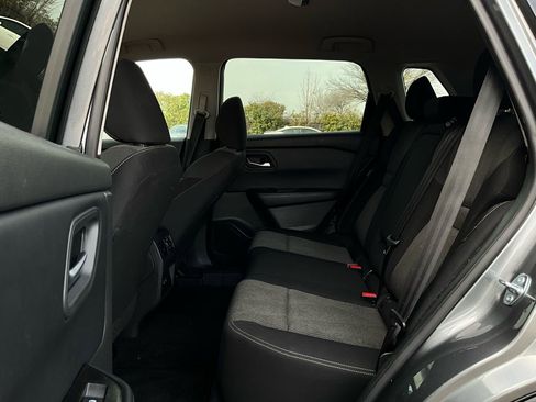 Used 2025 Nissan Rogue SV image 11