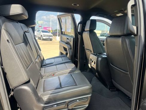 Certified 2025 Chevrolet Suburban Z71 AWD/4WD image 16