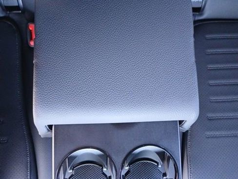 Used 2025 Mercedes-Benz GLC 350e GLC 350e 4MATIC image 15