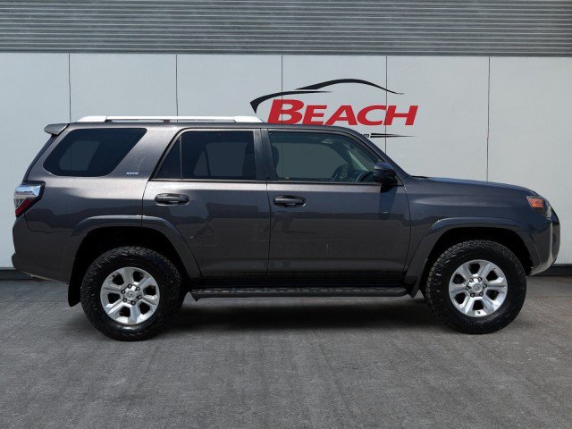 Used 2018 Toyota 4Runner SR5 AWD/4WD image 9