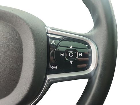 Used 2017 Volvo XC90 T6 Momentum w/ Vision Package image 39