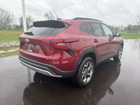 Used 2024 Chevrolet Trax LT w/ LT Convenience Package image 7