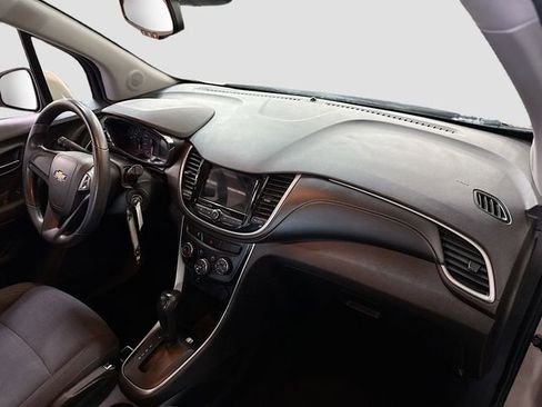 Used 2018 Chevrolet Trax LS image 27
