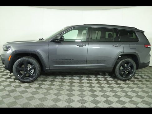 New 2025 Jeep Grand Cherokee L Altitude image 13