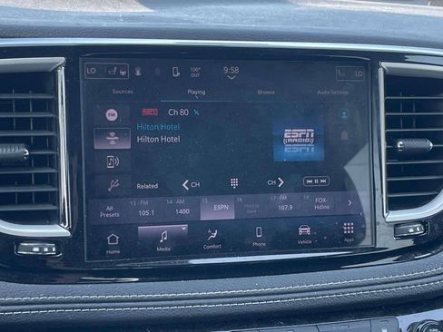 Used 2023 Chrysler Pacifica Touring FWD image 19