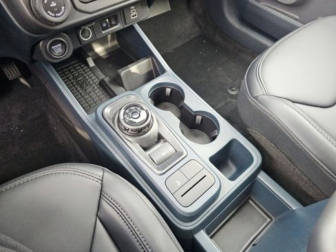 New 2025 Ford Maverick Lariat w/ Black Appearance Package image 33