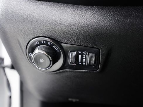 Used 2022 Jeep Compass Latitude AWD/4WD image 30