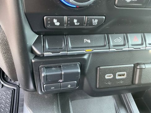 Used 2022 Chevrolet Silverado 1500 High Country w/ Z71 Off-Road Package image 24