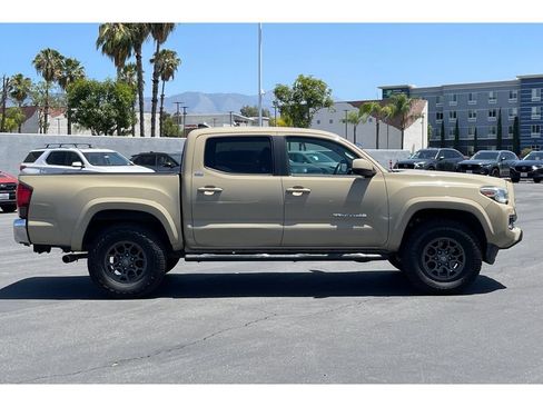 Used 2018 Toyota Tacoma SR5 RWD image 8