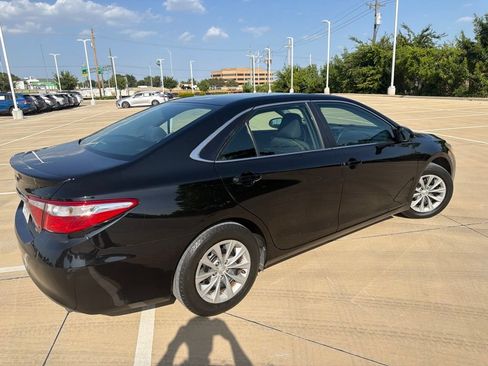 Used 2015 Toyota Camry LE FWD image 3